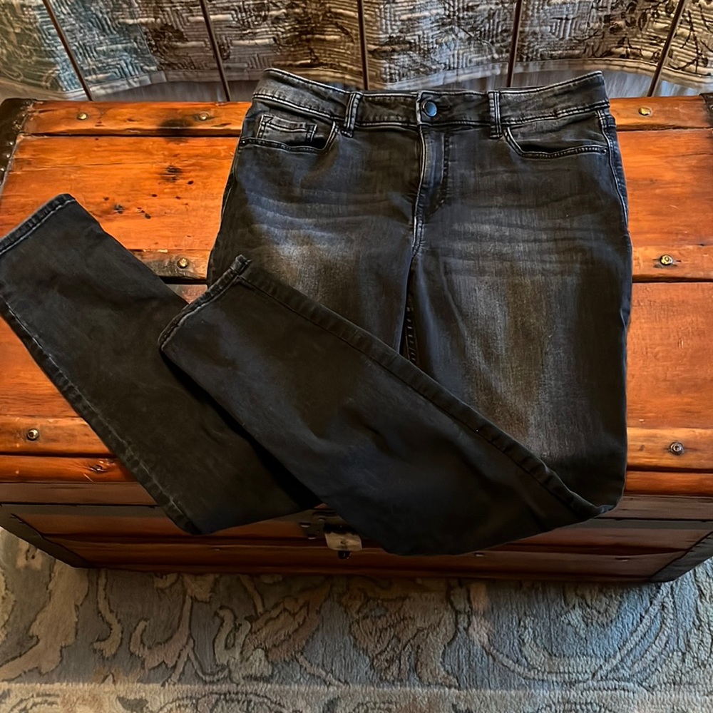 Old Navy mid rise super skinny denim 12
